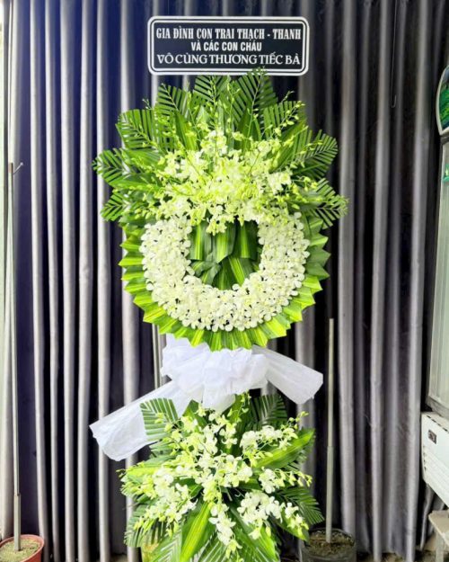 Vòng hoa tang lễ chia buồn trang nghiêm mẫu 301
