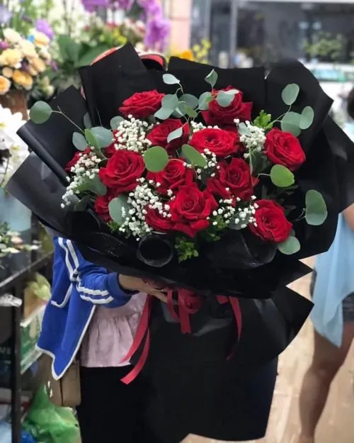• Bó hoa chúc mừng sinh nhật đối tác sang trọng mẫu 210