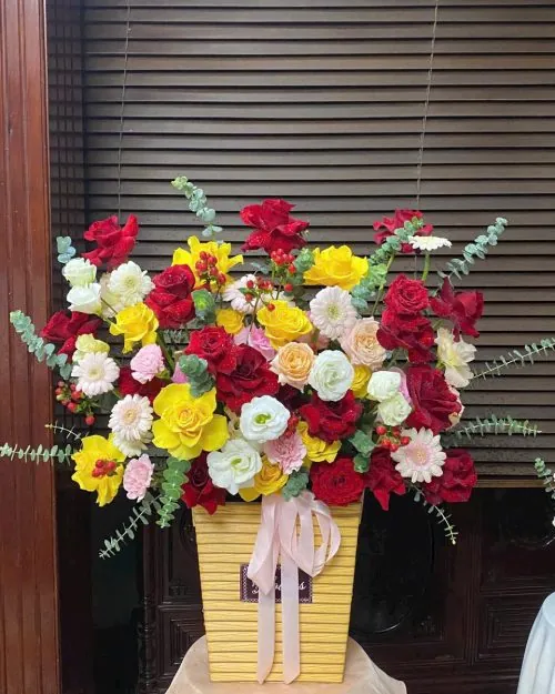 Lẵng hoa tươi tone màu cam ấm áp rực rỡ mẫu 121