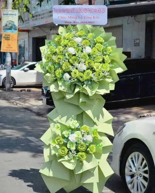 Kệ hoa tươi chúc mừng thuận buồm xuôi gió mẫu 413