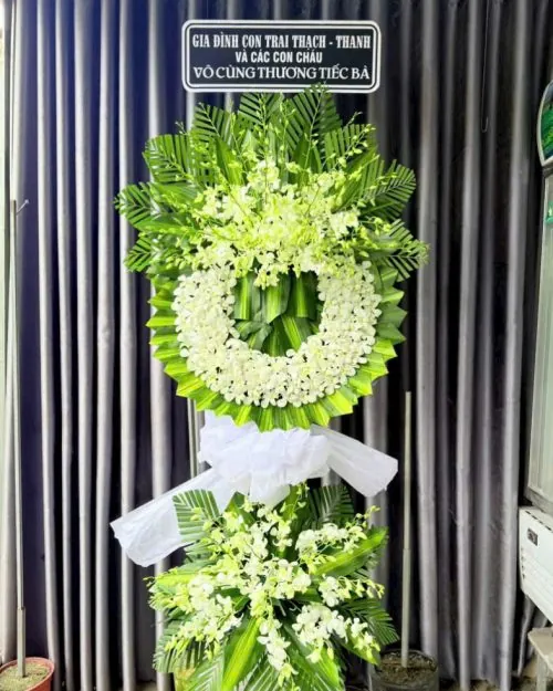 Vòng hoa tang lễ chia buồn trang nghiêm mẫu 301