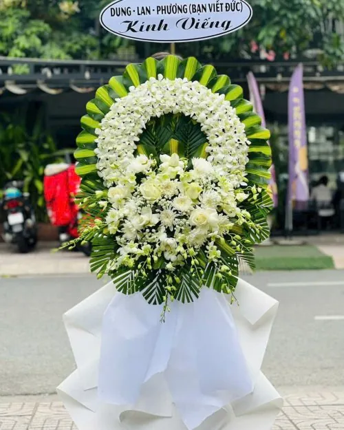Kệ hoa chia buồn tang lễ tone trắng tím thành kính mẫu 306